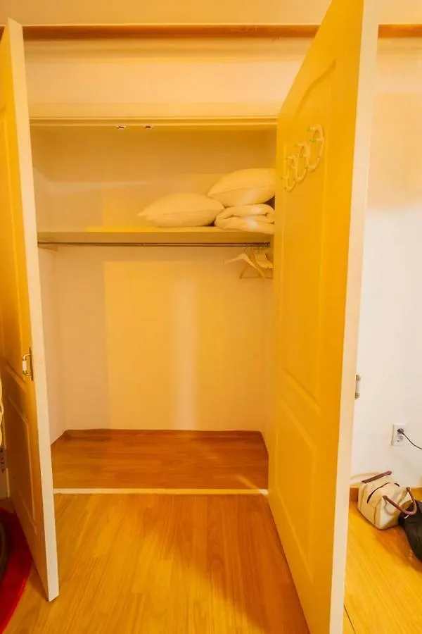 Hongdae Wide 1 Room Seoul Apartment