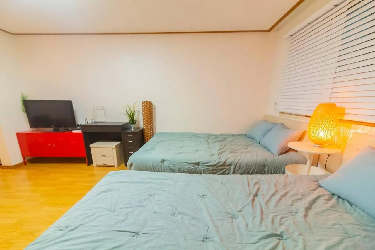 Hongdae Wide 1 Room Seoul 0*,
